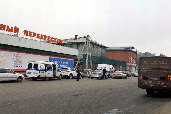 Проверка транспорта в центре города. Фото ИА «Иркутск онлайн»