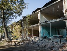Профлист и окна мэрия Иркутска забирает, чтобы заменить в тех муниципальных учреждениях, где это нужно.