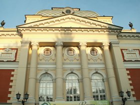Здание Иркутского академического театра имени Н. П. Охлопкова. Фото IRK.ru