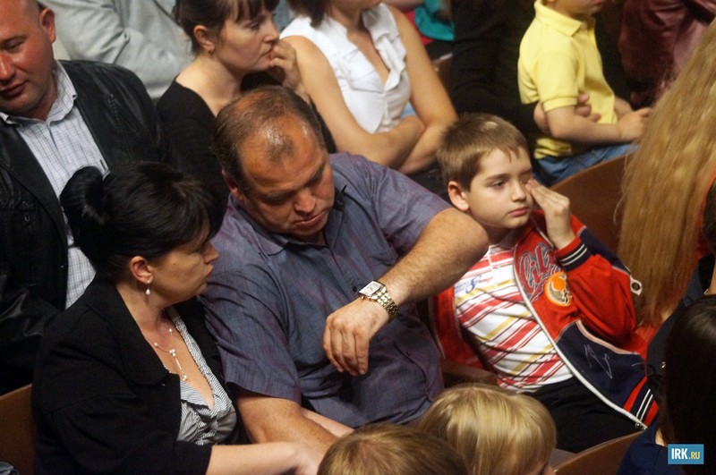 В ожидании концерта. Выступление задержали на 15 минут