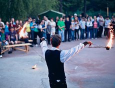 Завершился концерт фаер-шоу от шоу-группы «Шанахи»