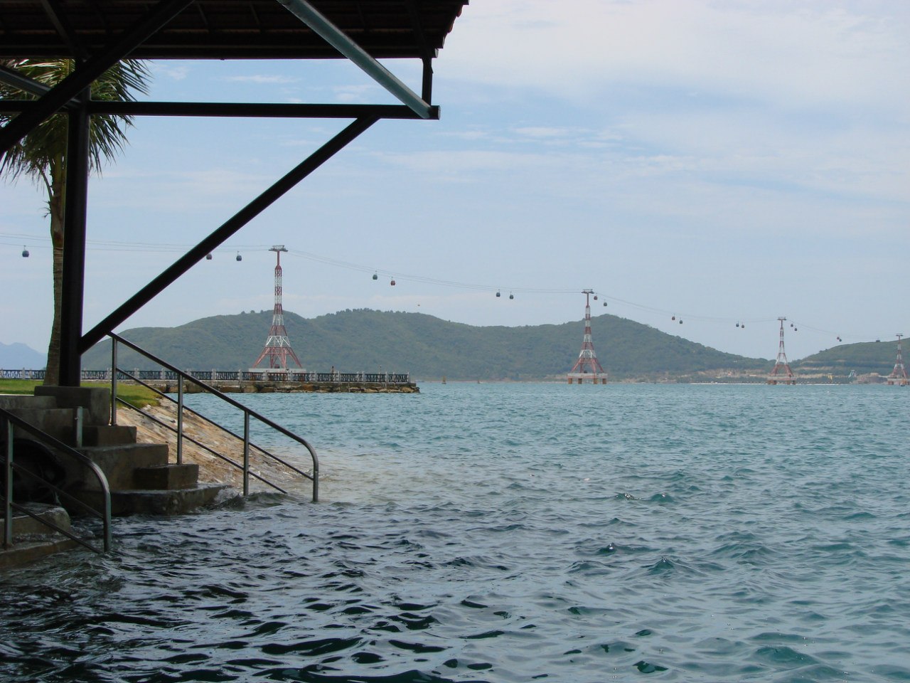 Самая длинная канатная дорога над морем