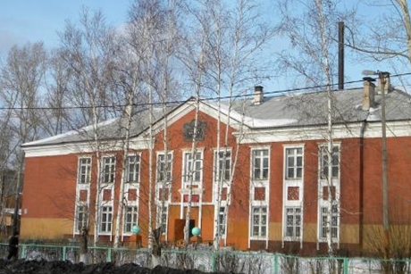 Школа в Вихоревке. Фото с сайта wikimapia.org