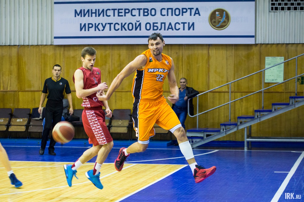 Начал «Иркут» уверенно и на высокой скорости.