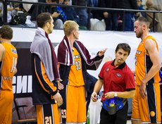 Пришло время собирать команду на «планерку» тренерскому штабу «Иркута», что принесло результат. Атаки Александра Захарова, Глеба Герасименко и Егора Муравьева баскетболисты Москвы оставили без ответа.