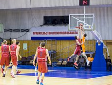 Однако баскетболисты «Иркута» сумели собраться и показать ту игру, которую от них ждали болельщики, в этот вечер заполнившие трибуны дворца спорта «Труд» почти до отказа.