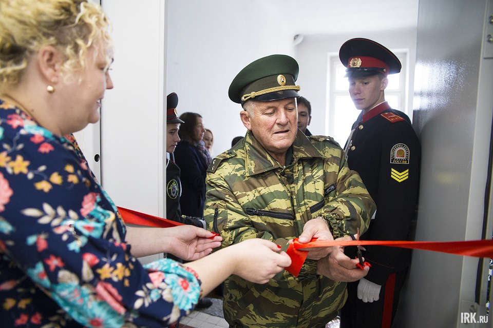 Кадет Владислав Ок и директор кадетского корпуса Михаил Ворожцов