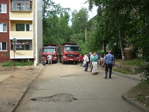 Жители перегородили дорогу транспорту. Фото IRK.ru