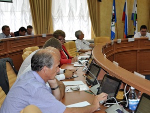 На заседании. Фото с сайта www.admirkutsk.ru