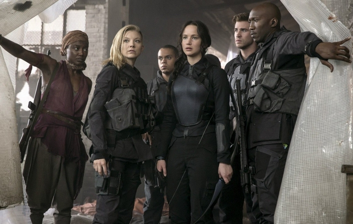 Кадр из фильма «Голодные игры: Сойка-пересмешница. Часть 1». Фото с сайта www.kinopoisk.ru