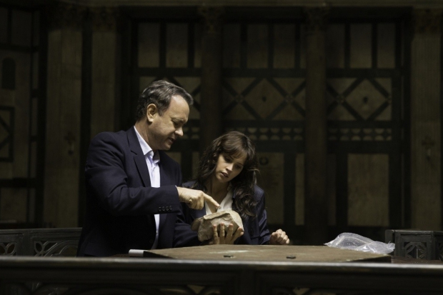 Лэнгдон бросается на их разгадку, ведь в Данте он разбирается не хуже, чем в да Винчи. Фото с сайта www.kinopoisk.ru