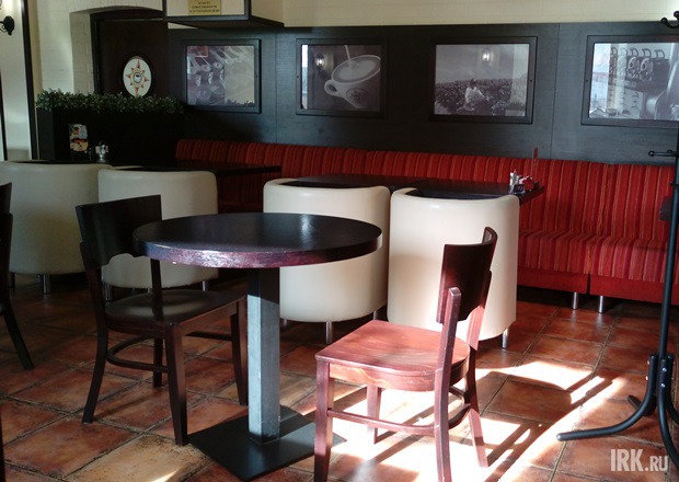 На Желябова было душно и ощущался запах кухни. Зато на Желябова завтраки подают весь день, а на Ленина только до 12:00.