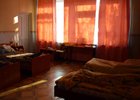 Спальни в детском саду находятся напротив входа в психоневрологическое отделение. Фото IRK.ru