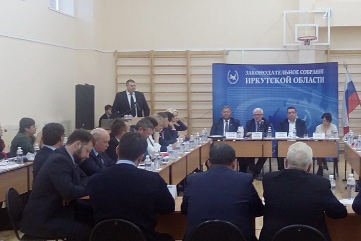 На выездном совещании депутатов ЗС. Фото ИА «Иркутск онлайн»