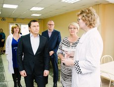 Дмитрий Бердников в столовой