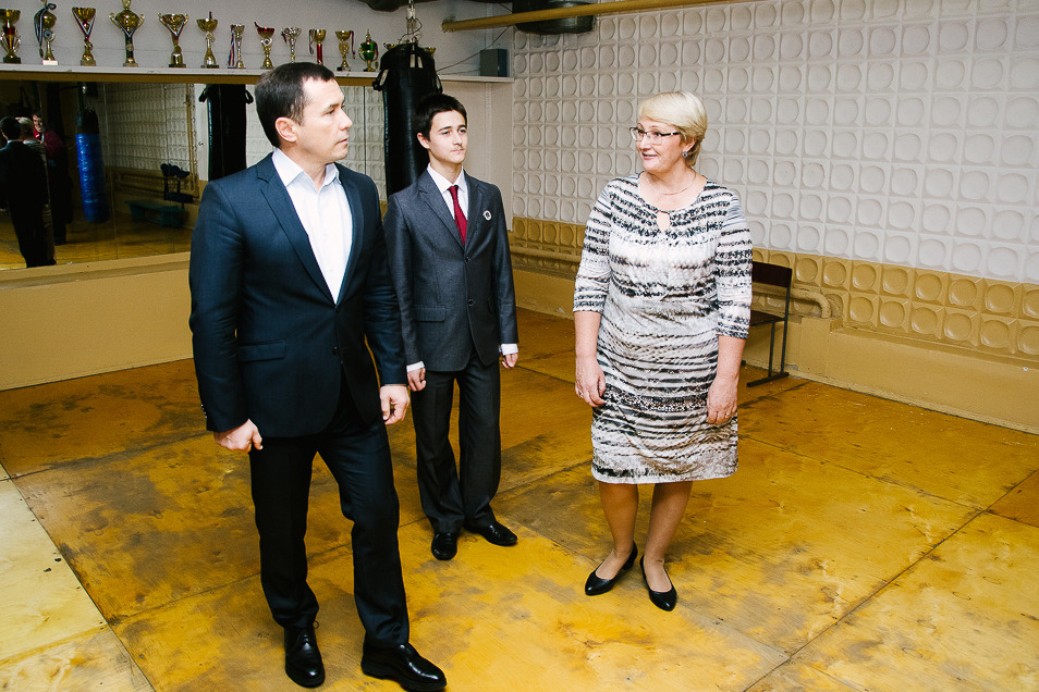 Дмитрий Бердников, Михаил Егоров и директор школы Людмила Тучкова