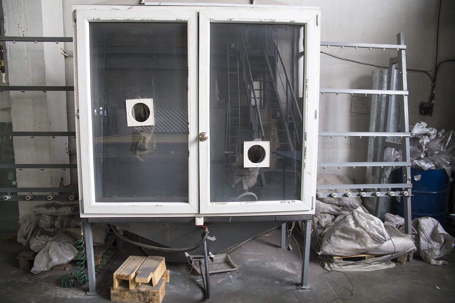 Аппарат для создания пескоструйных картин