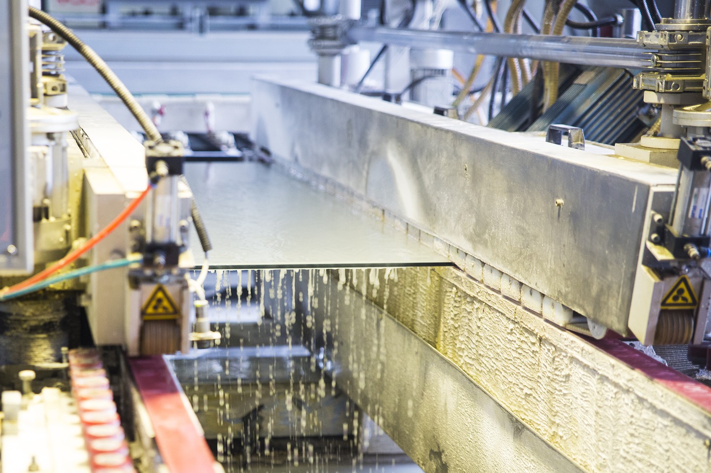 Вода в даблэйджере остужает детали.