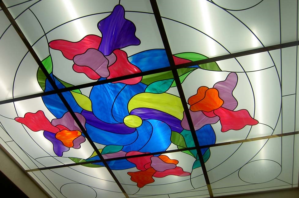 Цветной витраж. Фото из портфолио «Стекольной компании»