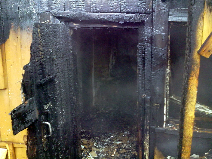 Сгоревшая летняя кухня. Фото ГУ МЧС России по Иркутской области