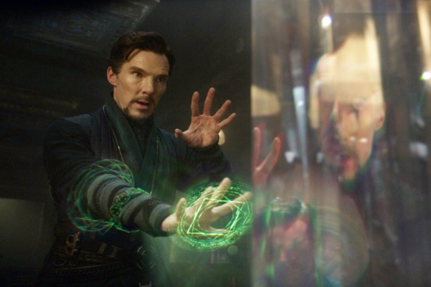 Бенедикт Камбербэтч в роли Доктора Стрэнджа. Фото с сайта www.kinopoisk.ru