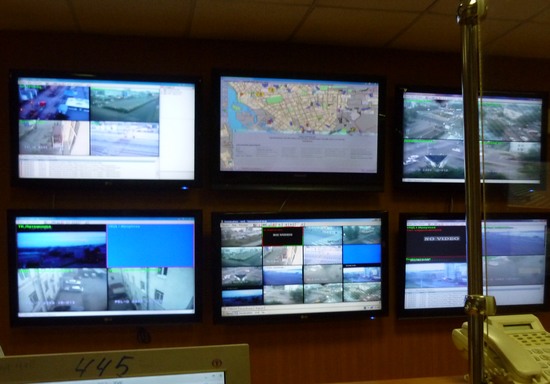 В центре управления нарядами городского УВД В центре управления нарядами городского УВД