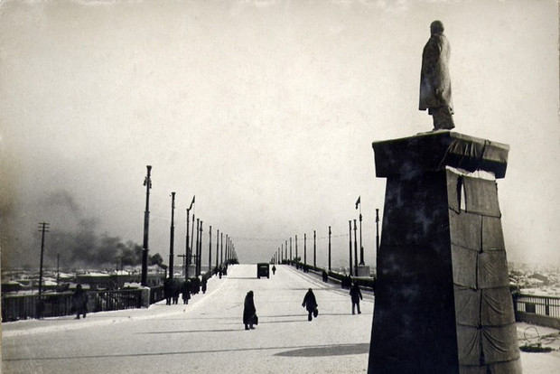 Памятник Ленину у Глазковского моста. Фото с сайта irkipedia.ru
