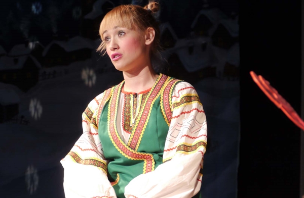 Сцена из спектакля «Мороз Иванович». Фото с сайта www.igtnd.ru