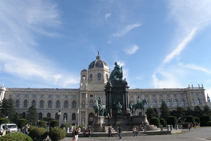 Музей истории искусств и памятник Марии Терезии