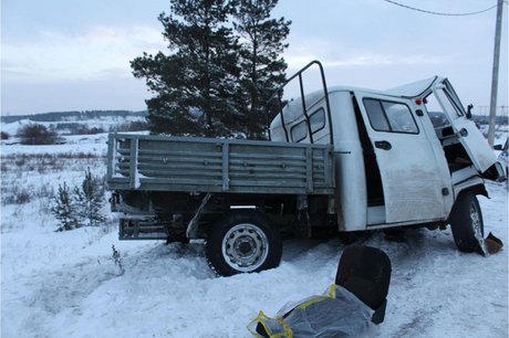 Под Тулуном в дорожной трагедии умер шофёр «УАЗа» Под Тулуном в дорожной трагедии умер шофёр «УАЗа»