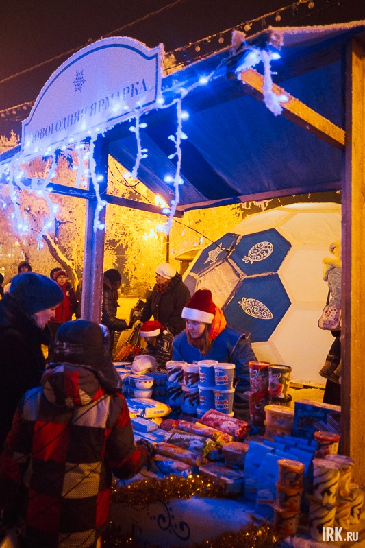 В сквере развернулась новогодняя ярмарка