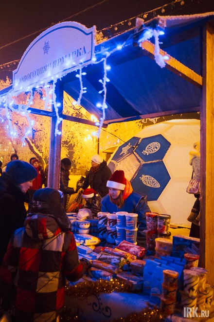 В сквере развернулась новогодняя ярмарка