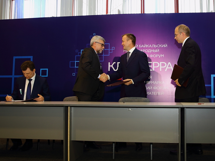 Подписание пятистороннего соглашения. Автор фото — Александр Шудыкин