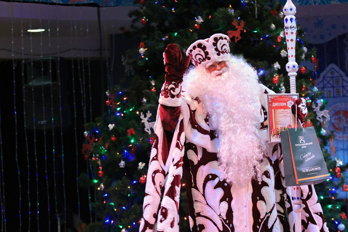 Иркутский Дед Мороз на конкурсе в Ханты-Мансийске. Фото vk.com/ded_moroz_irkutsk