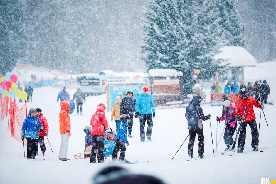 Горнолыжники и сноубористы приехали на Гору Соболиную поучаствовать в празднике и лично открыть зимний сезон.