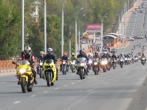 Колонна байкеров. Фото с сайта www.bikeroff.ru