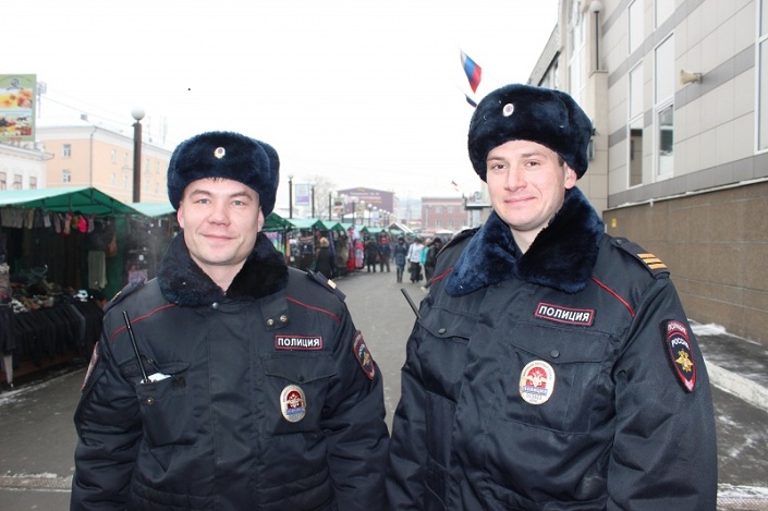 Сергей Костюченко и Юрий Селенгин. Фото пресс-службы ГУ МВД по Иркутской области