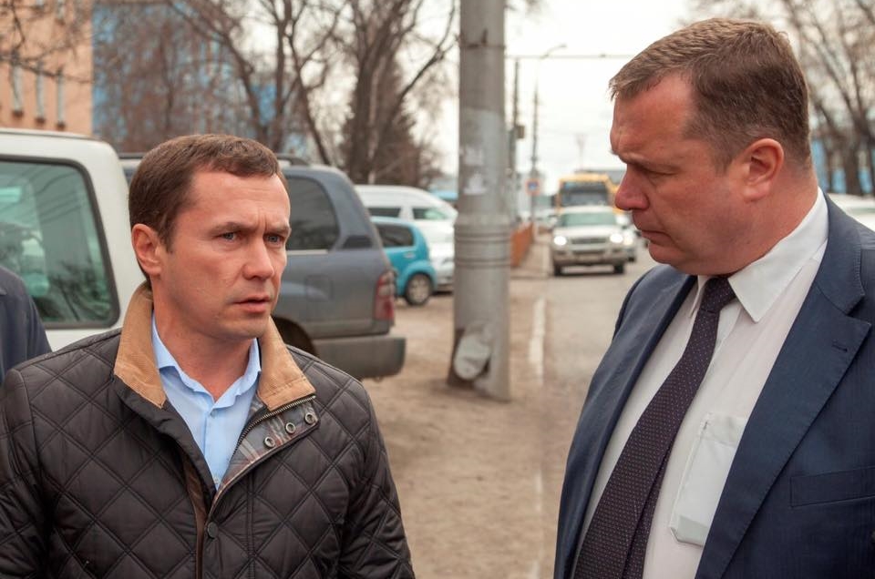 Плановый выезд по ремонту дорог. На нем было принято решение в 2,5 раза увеличить в этом году финансирование на ремонт дорог большими картами.