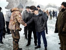В канун Крещения представители мэрии проверили, как идет подготовка иордани на заливе Якоби.