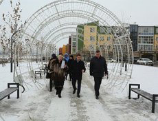 В ноябре мэр Дмитрий Бердников проверил, как управляющие компании приводят в порядок дворы в разных районах города.