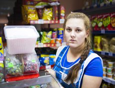 По словам продавца, «Боярышник» покупали не только алкоголики, но и вполне обычные люди, девушки от 18 и старше, мужчины, как правило, те, кому за 30.