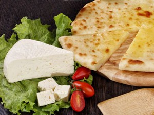 Уалибах: пирог с начинкой из настоящего осетинского сыра. 500 г - 350р; 950 г - 600р.