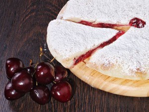 Балджын: сладкая вишня придаёт пирогу незабываемый вкус. 550 г - 300 р; 1100 г - 550 р.