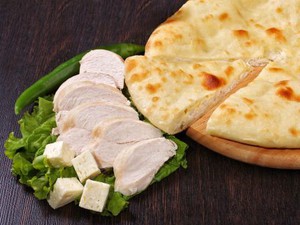 Каркджын: сытная начинка из курицы и осетинского сыра.500 г - 370 р; 950 г - 690 р.