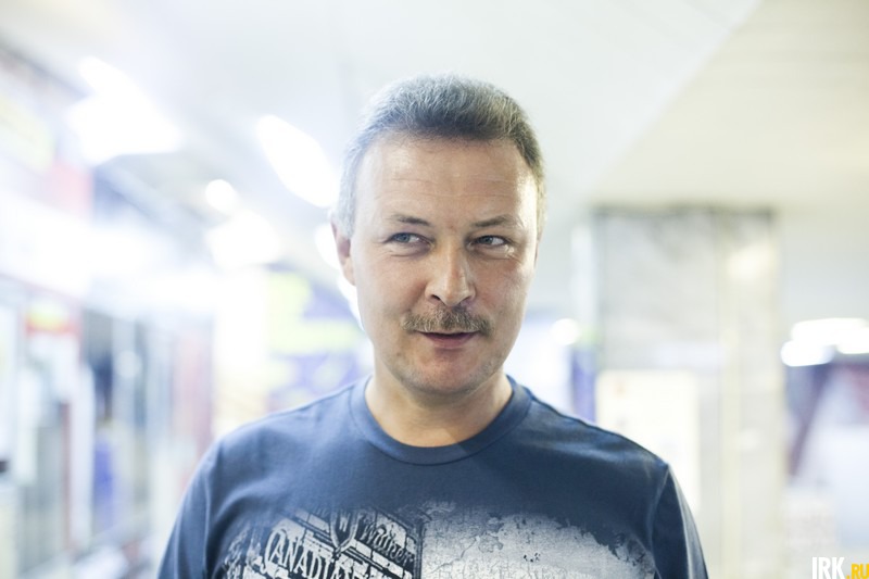 Дмитрий (44 года): «Мне нравится „Алиса“ уже много лет. Последний альбом мне не очень нравится. Время идет, стиль меняется. Музыка становится другой, раньше и инструментов таких не было, и аппаратура была другая».