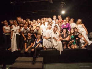 Студенты Иркутского театрального училища. Фото Андрея Копанева с сайта www.irkteatruch.ru