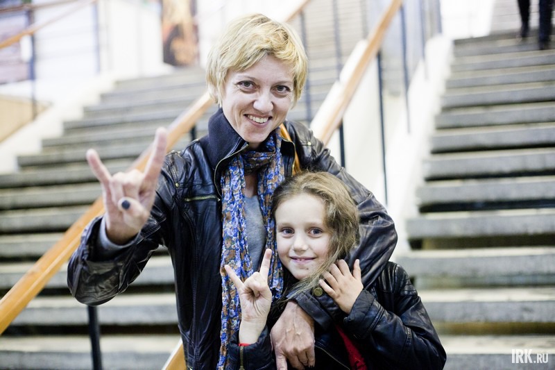 Светлана Анатольевна: «Мы специально приехали на этот концерт из Читы, потому что я старый фанат. В свое время я училась в Питере и не пропускала ни одного концерта этой группы».