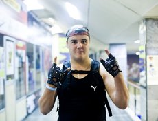 Константин (24 года): «Начал слушать рок с группы „Алиса“ в 1992 году. Есть у них альбомы лучше, есть чуть-чуть похуже, но мой любимый альбом — „Изгой“».