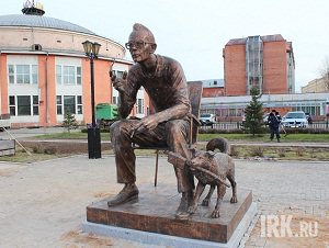 Памятник Леониду Гайдаю. Фото IRK.ru