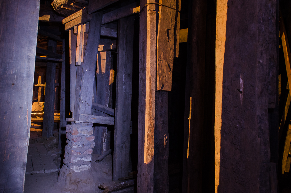 В подвале Богоявленского собора. Фото Ильи Татарникова